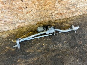 MOTŮREK STĚRAČŮ S TÁHLY AUDI A4 B7 - 2