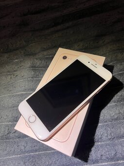 Prodam iPhone 8 64 GB - 2