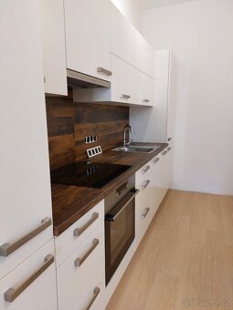 Pronájem nově zrenovovaného bytu 2+kk, Tábor - Hus. nám. - 2