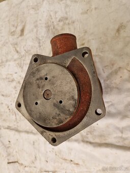 Vodni pumpa zetor fortera - 2