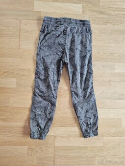 Letní kalhoty s dinosaury, H&M, vel. 128 - NOVÉ - 2