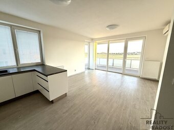 Pronájem bytu 3+kk, 80 m² + terasa 20m², +parkování v garáži - 2