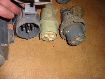 Zásuvky a vypinač - 2