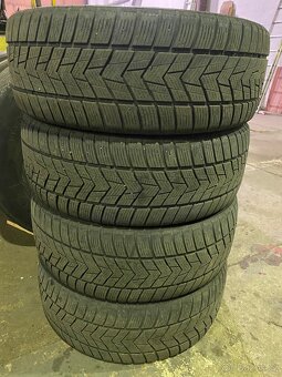 Zimní pneu Tracmax S330 245/45 r20 - 2