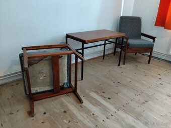 3 křesílka a stolek - 2