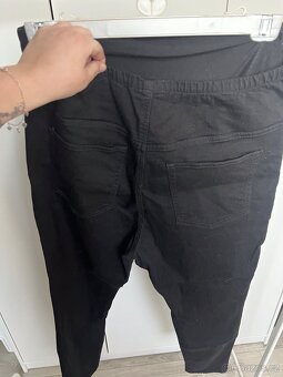 Těhotenské černé rifle H&M - 2