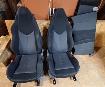 Sedačky z Peugeot RCZ - 2