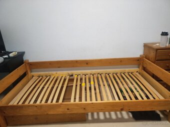 Dřevěná postel - 2