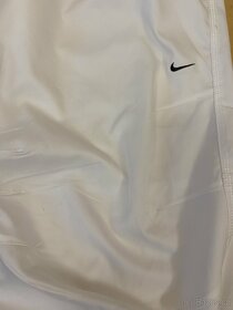 Bílé sportovní Capri kalhoty Nike vel. 38 - 2
