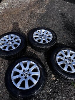 Prodám originální kola 195/65 R15 na Volkswagen - 2