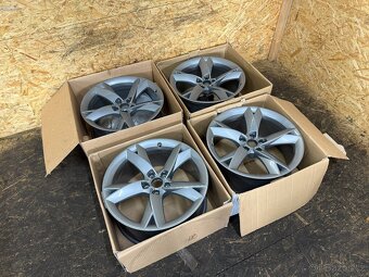ORIGINÁLNÍ ALU KOLA AUDI A5 8T0601025F ET 32 8.5Jx19H2 - 2