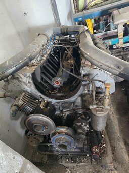 Motor Tatra 148 - 2
