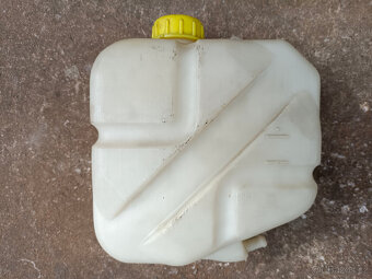 Wartburg nádržka plastová či multicar nádobka chlazení víčk - 2