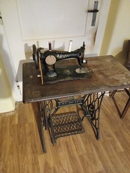 Historický šicí stroj Stoewer - 2