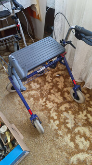 zdravotní čtyřkolové skládací chodítko - 2