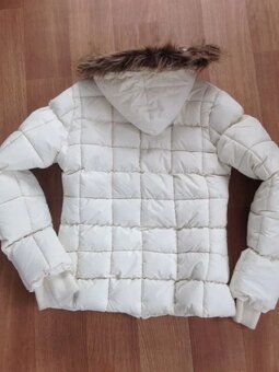Dívčí bílá krémová zimní bunda s kožíškem vel. S - 2