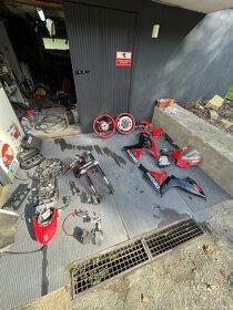 Suzuki Gsxr 750 k6 (2006) na náhradní díly po nehodě - 2