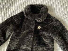 Dívčí černý kožíšek vel. 140-146 - 2