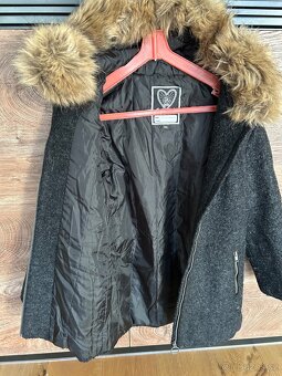 Dívčí vlněný kabátek s podšívkou, vel. 140 - 2