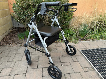 Chodítko pro seniory a důchodce - rolátor - 2