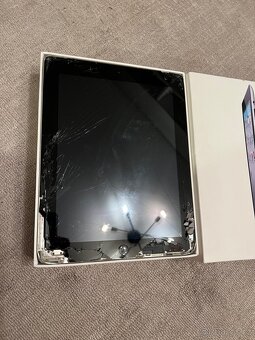 iPad 2 16gb + 3G Černy, rozbito sklo na ND - 2