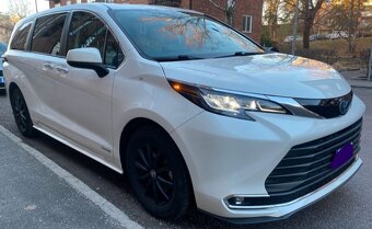 TOYOTA SIENNA HYBRID  (rezervace) - 2