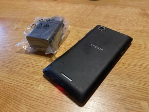 Nabíječka +bonus Sony Xperia L 8GB - 2