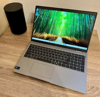 Dell Latitude 5550 Ultra5/16GB/512GB FHD – záruka 2028 - 2