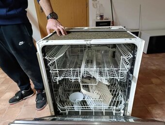 Funkcni vestavná myčka Zanussi - 2