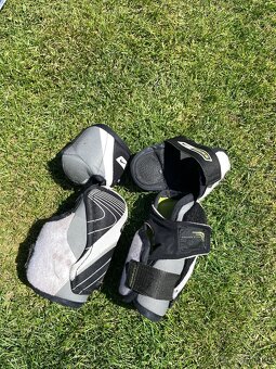 Hokejové juniorské lokty Bauer velikost L - 2