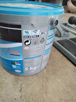Ceresit - CE 40 BAHAMA - elastická spárovací hmota 5 kg
- 2
