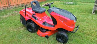 Zahradní sekaci traktor - 2