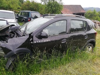 Dacia Sandero Stepway 0.9 Tce havarovaná,díly - 2