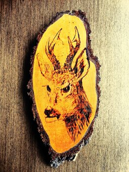 obraz myslivecký vypalovaný  41x19x3 cm - 2