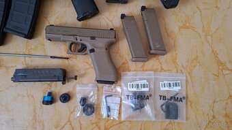 AR-15, Glock 19X - 2