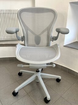 kancelářská židle Herman Miller Aeron Remastered - 2