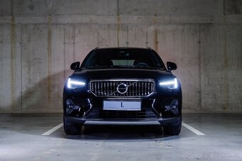 Volvo XC40 B3 Plus Bright 2023, len 25 000 km, HK hudba, DPH - 2