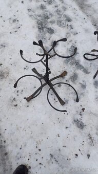 Zahradni stojan a zahradni kvetinac - 2