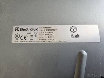 Indukční deska Electrolux LIT30230C funkční, prasklé sklo
 - 2