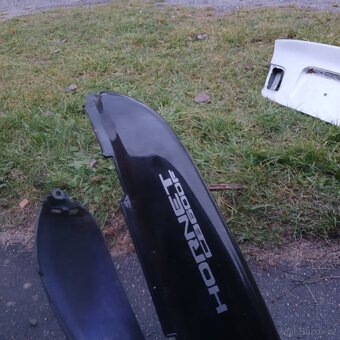 Podsedlový plast Honda Hornet 600 - 2