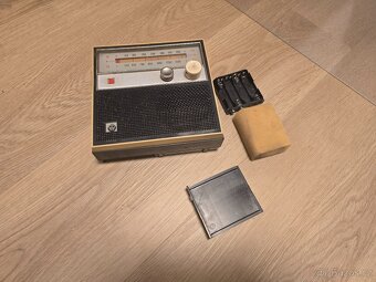 Tranzistorové rádio VEGA 402 (SSSR) - 2