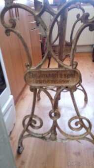 Litinové podstavce ze šicích strojů - 2