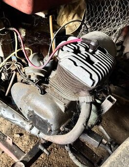 ČZ 175/501 prase - kompletní motor - 2