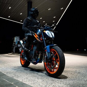KTM DUKE 890 R (Akrapovič) - 2