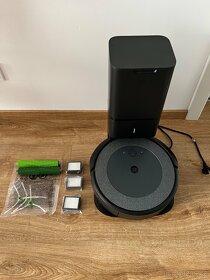 Irobot roomba i4 a čistící stanice CleanBase - 2