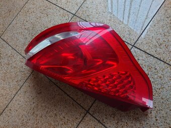 Ford Fiesta MK7 LZ lampa - 2