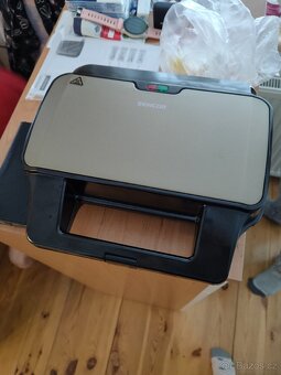 Nový zlatý sendvičovač Sencor - 2