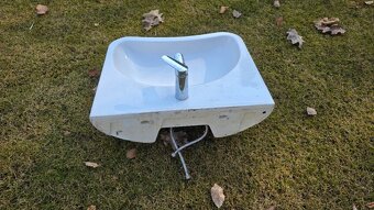 Umyvadlo s baterií - 2