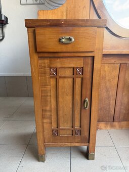 Komoda s otocnym zrcadlem - 2
