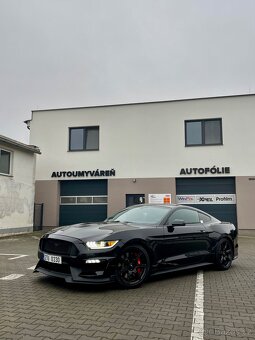 Ford Mustang GT - 2